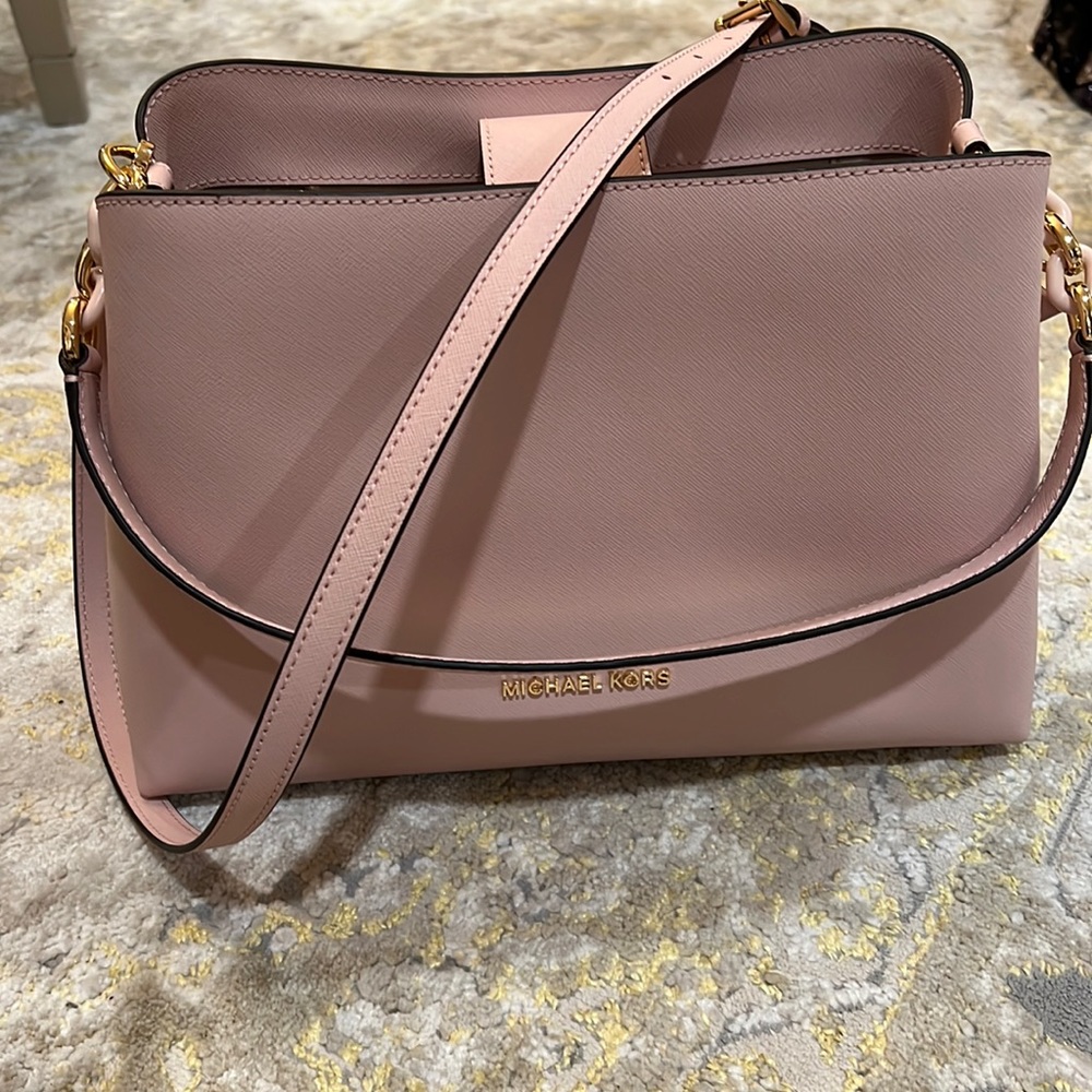 NWT BRAND NEW NEVER WORN MICHAEL KORS MK purse light pink